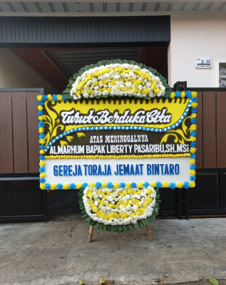 Papan Bunga Duka di Larangan Indah